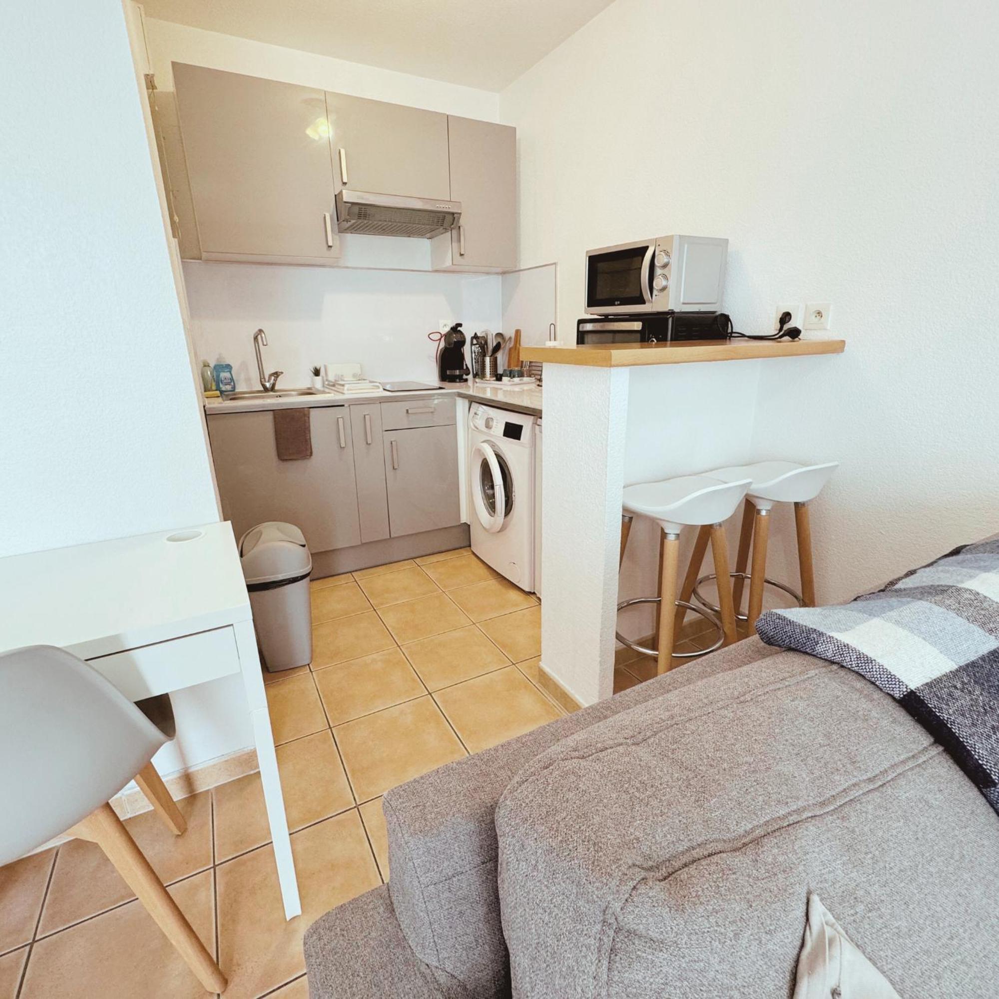 Appartement Residence Prive Avec Parking Wifi Clim Piscine Avignon Exterior photo