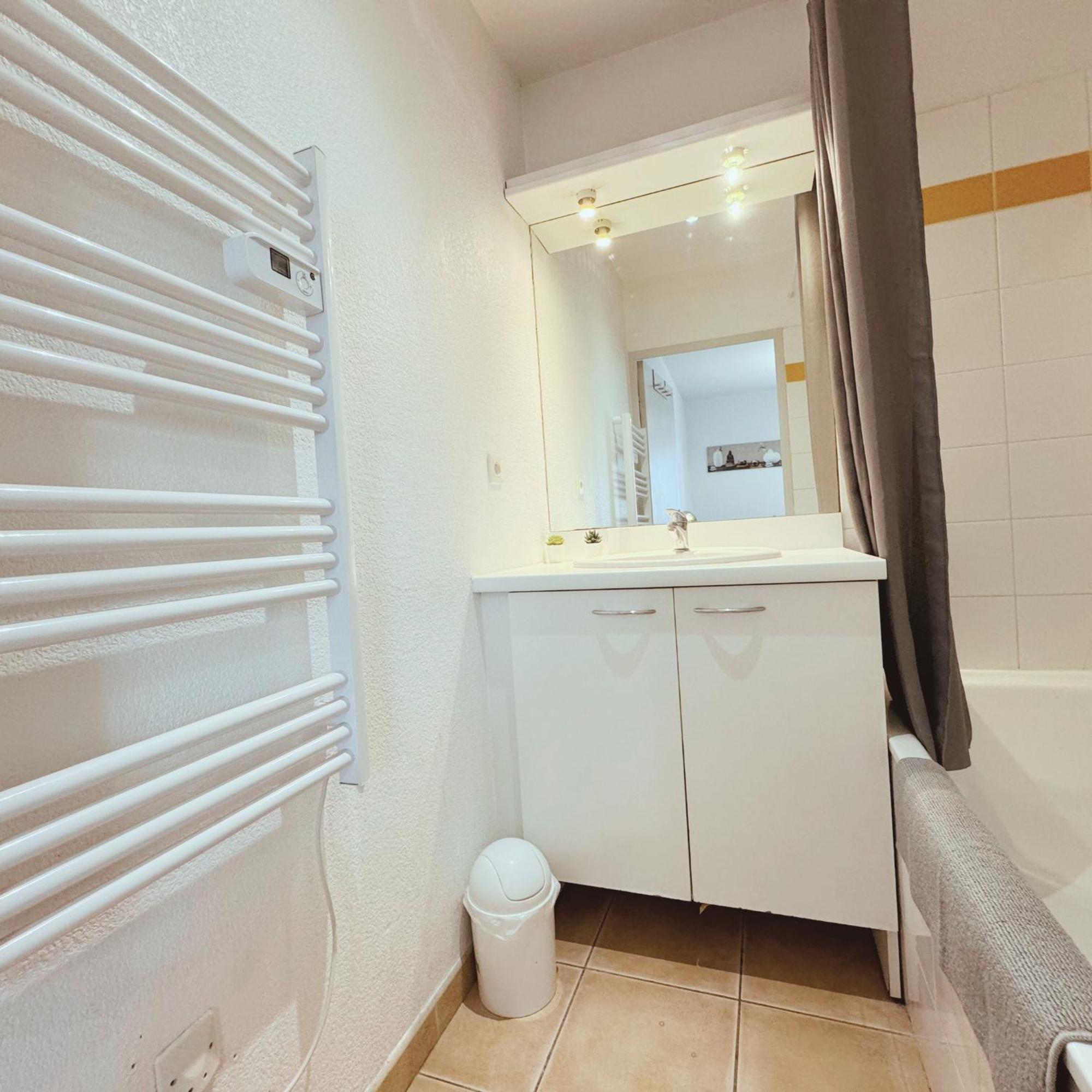 Appartement Residence Prive Avec Parking Wifi Clim Piscine Avignon Exterior photo