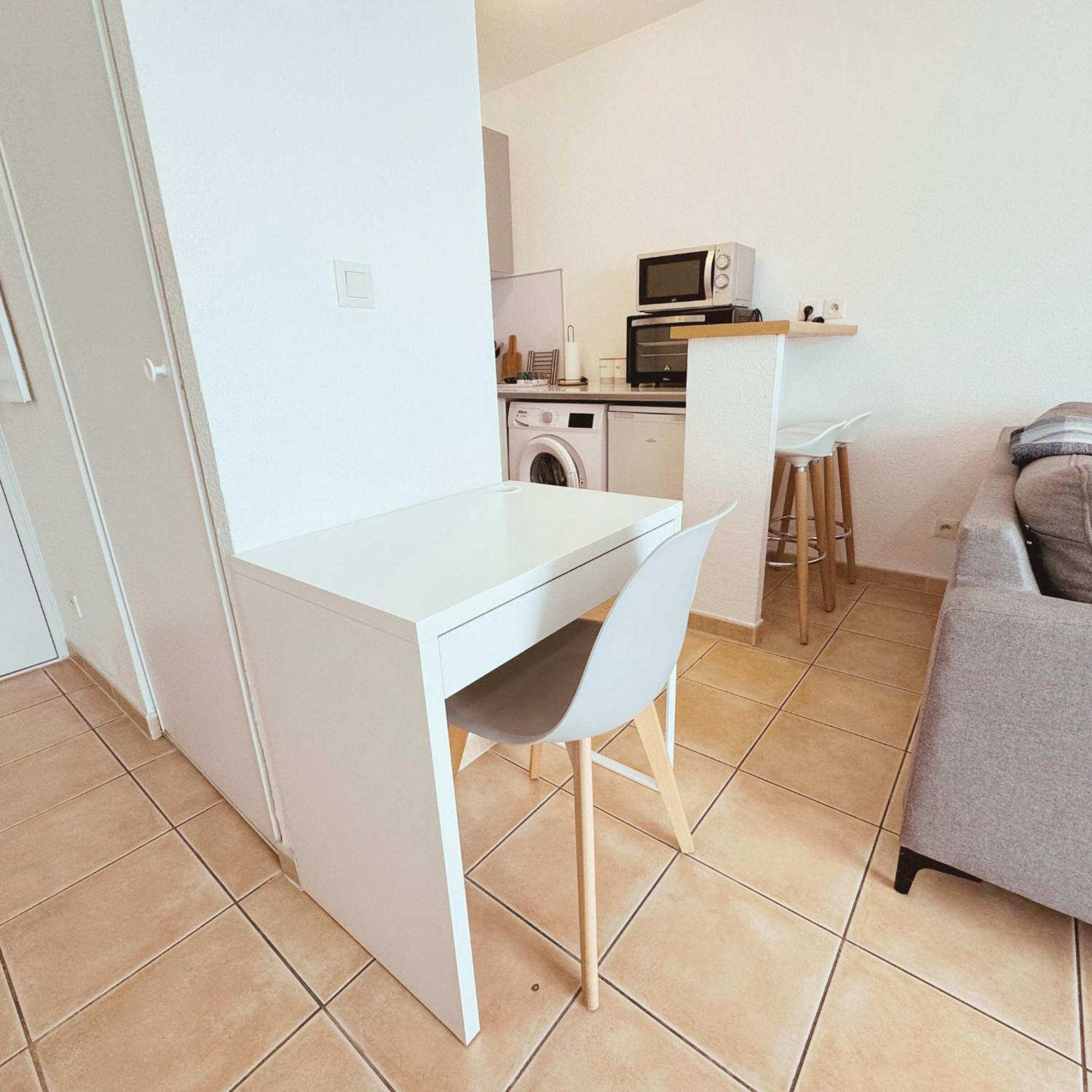 Appartement Residence Prive Avec Parking Wifi Clim Piscine Avignon Exterior photo